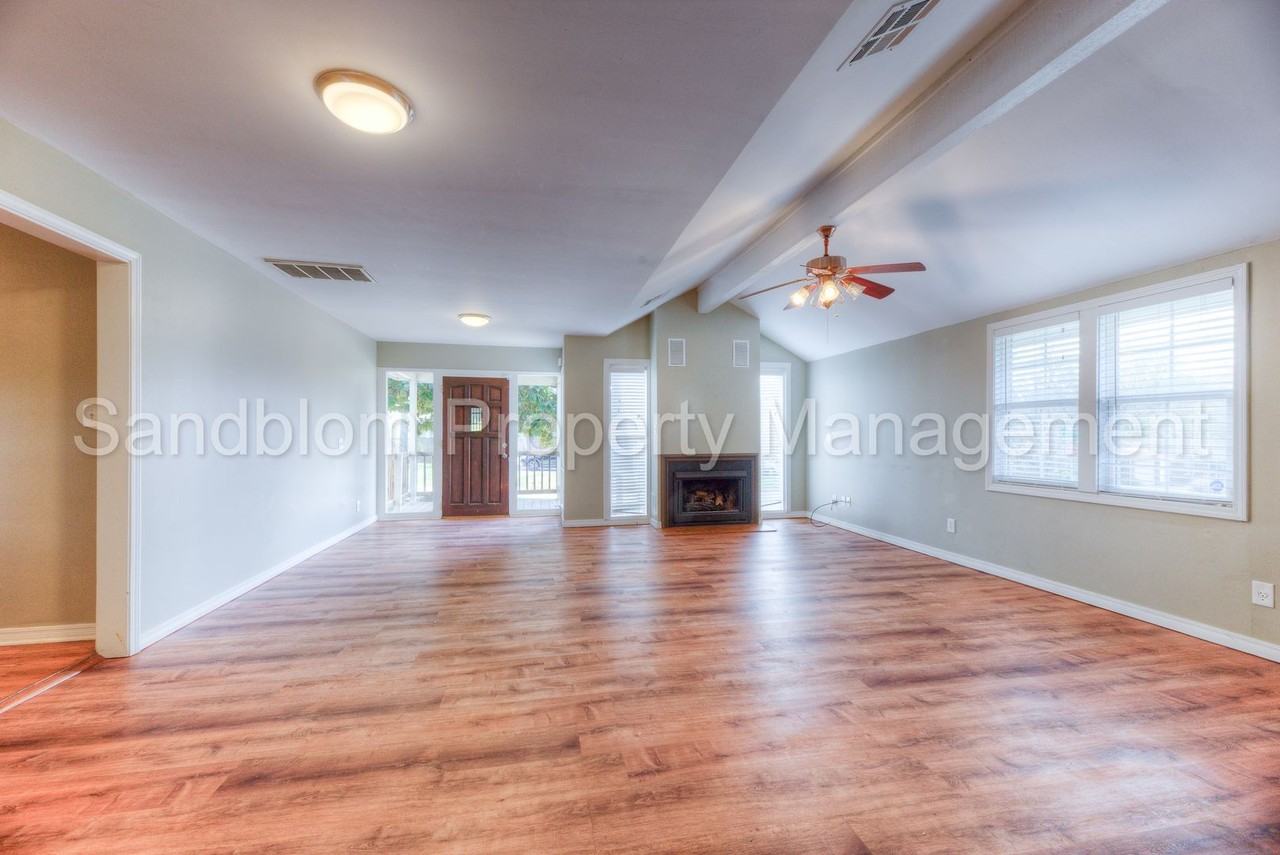 3803 E 36th St - Photo 4 of 22