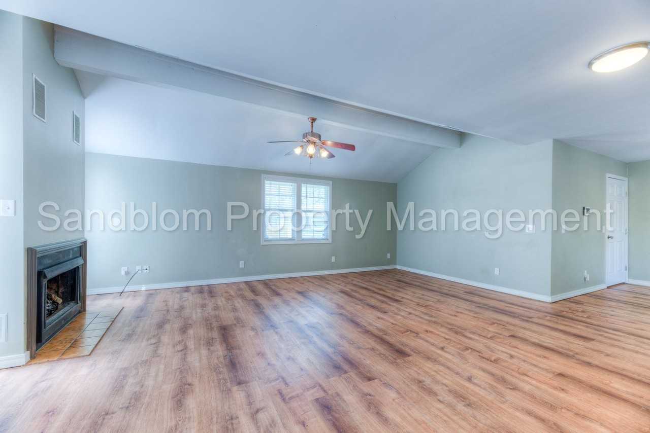 3803 E 36th St - Photo 5 of 22