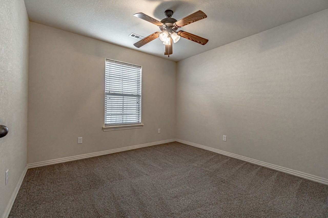 926 Kensington Dr - Photo 7 of 15