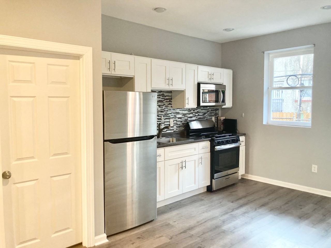 144 N Salford St - Photo 2 of 8