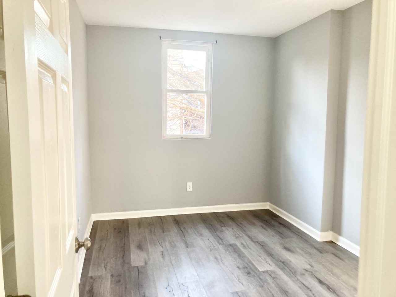 144 N Salford St - Photo 7 of 8