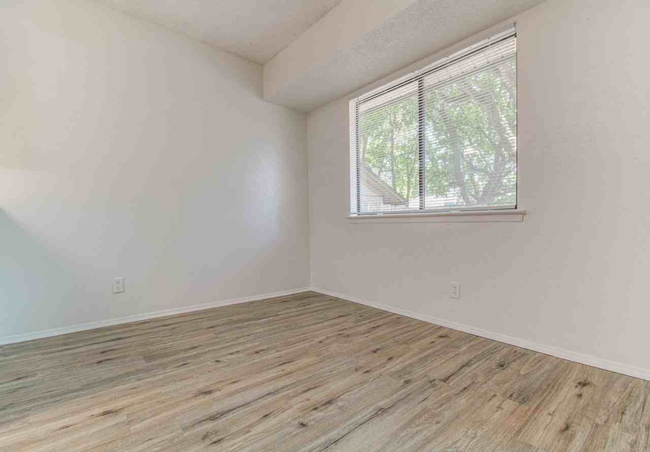 10105 Woodland Village Dr - Photo 6 of 22