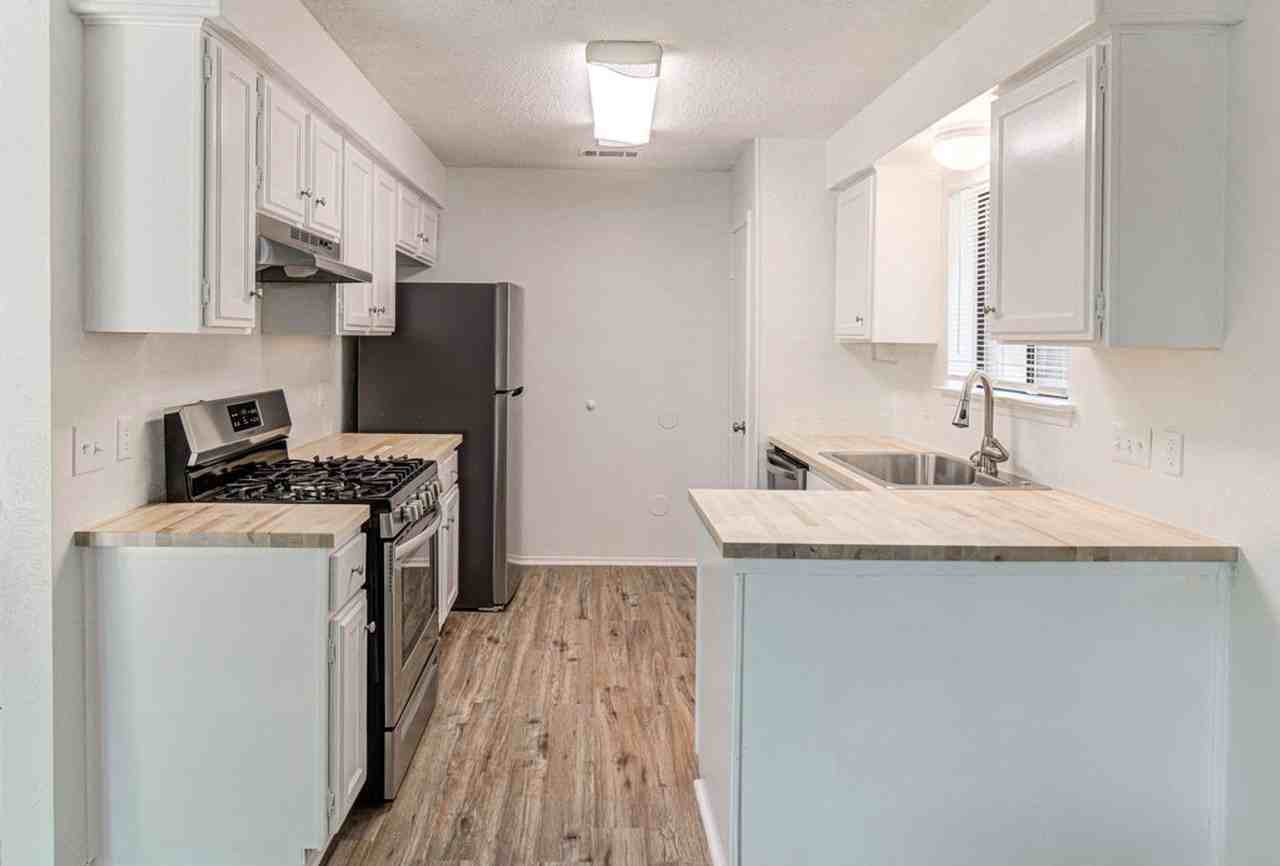 10105 Woodland Village Dr - Photo 7 of 22
