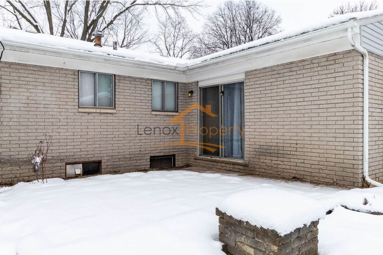 9436 Tavistock Dr - Photo 3 of 17