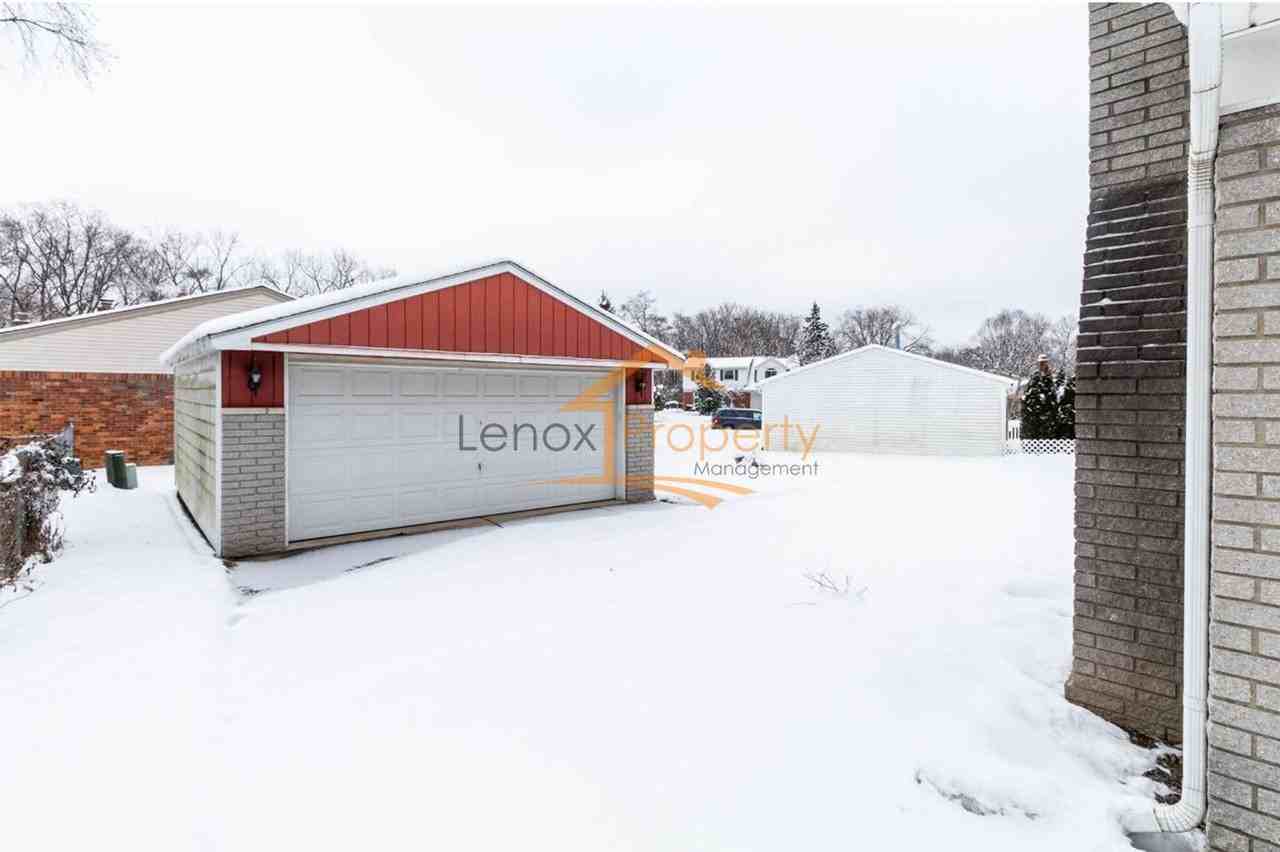 9436 Tavistock Dr - Photo 4 of 17