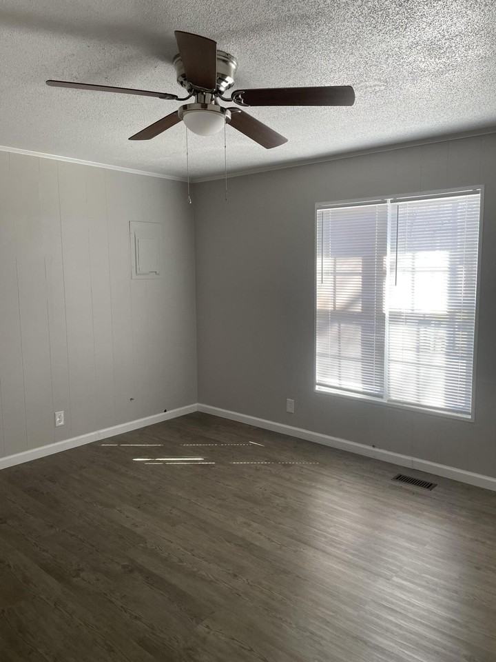 925 Lowery St Ne - Photo 4 of 13