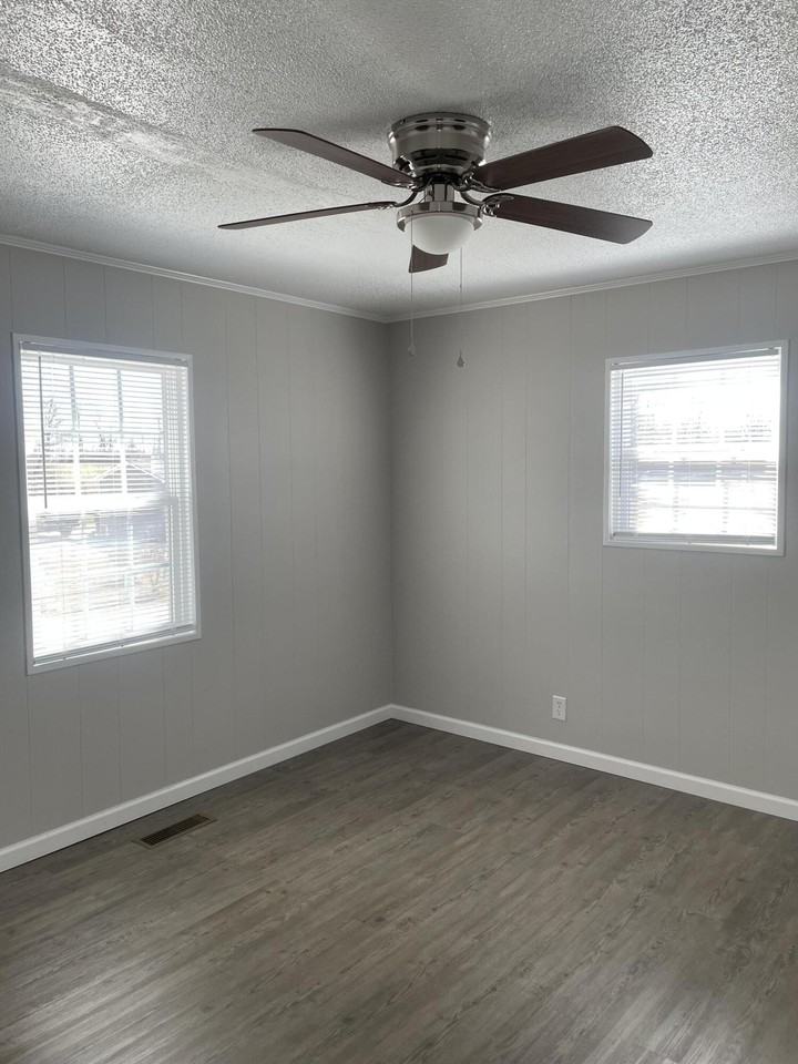 925 Lowery St Ne - Photo 5 of 13