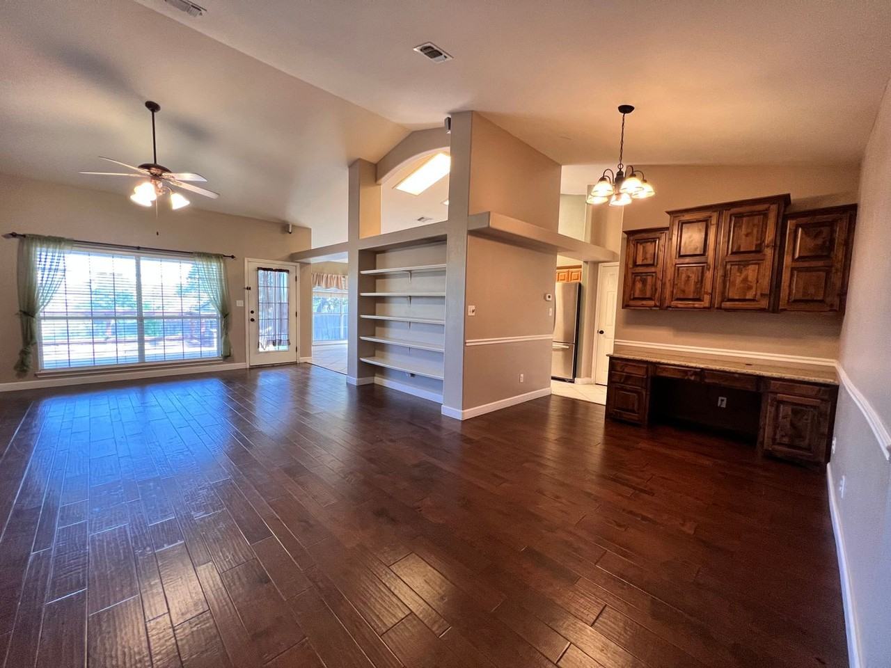 701 Oak Valley Dr - Photo 2 of 22