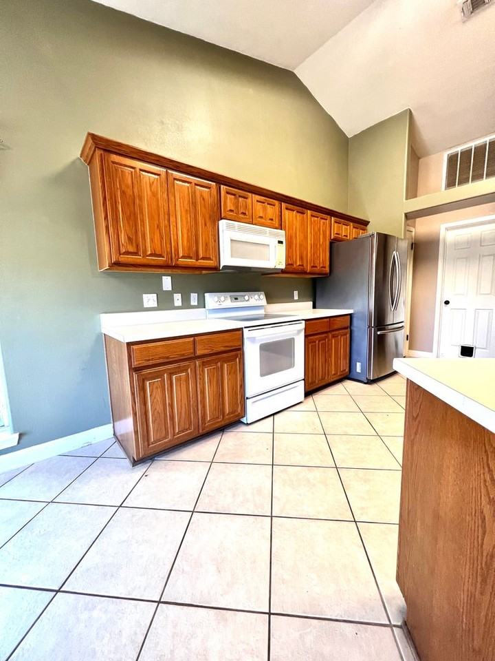 701 Oak Valley Dr - Photo 5 of 22
