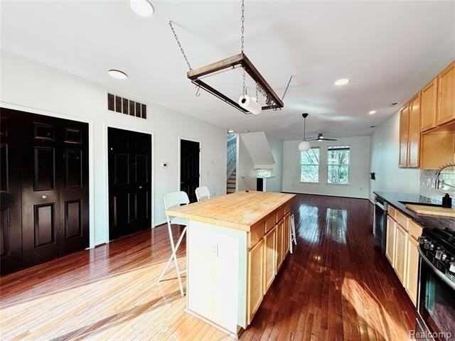 7621 Woodward Ave - Photo 2 of 21