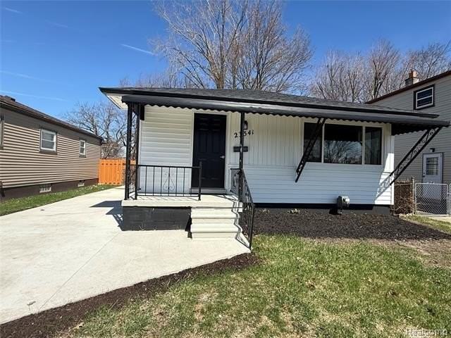 23541 Elmira St - Photo 2 of 28