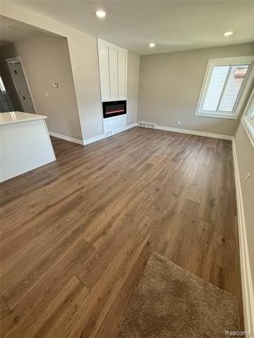 23541 Elmira St - Photo 4 of 28