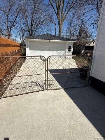 23541 Elmira St - Photo 5 of 28