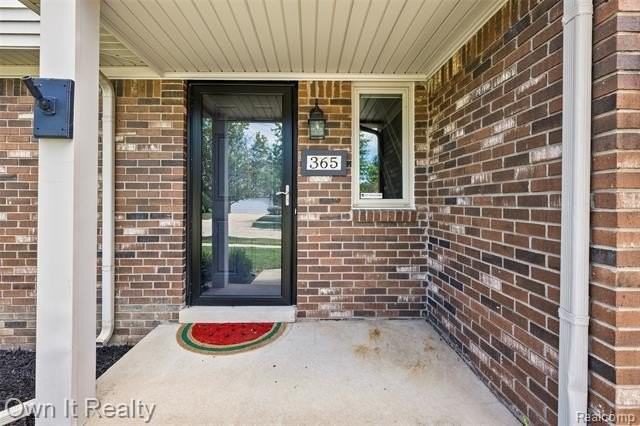 365 Princeton Dr - Photo 3 of 43