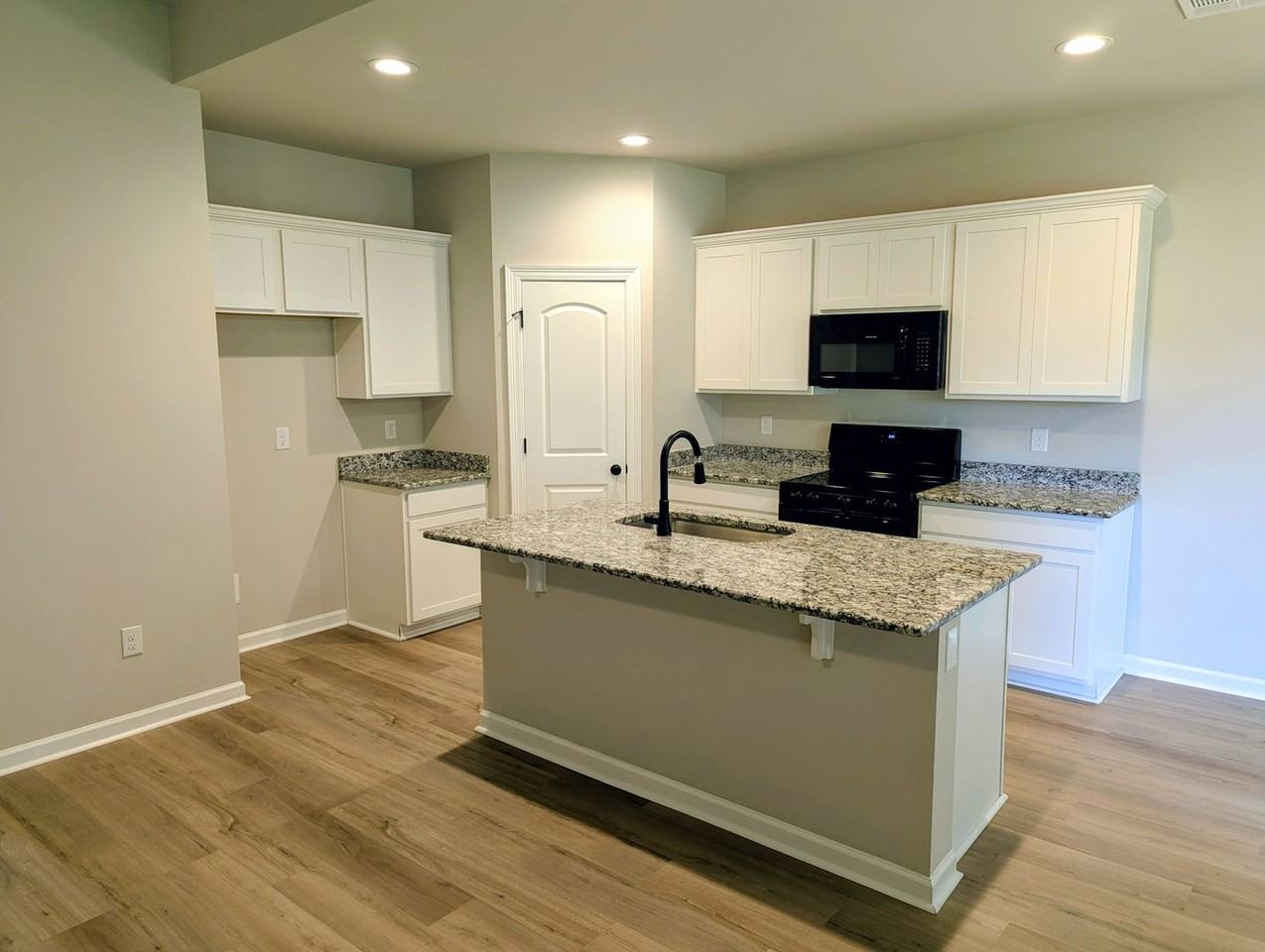 136 Segovia Way - Photo 4 of 23