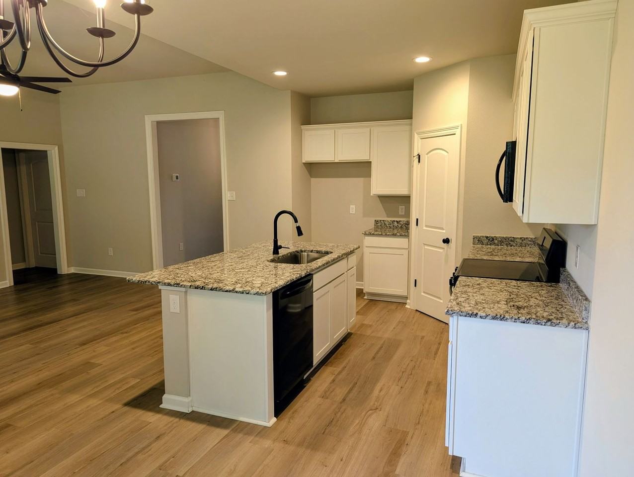 136 Segovia Way - Photo 5 of 23