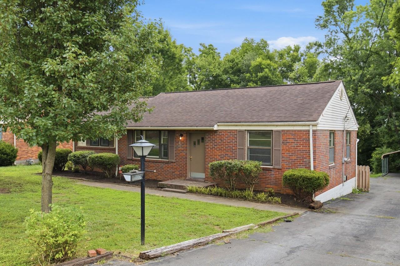 2923 Dunmore Dr - Photo 3 of 35