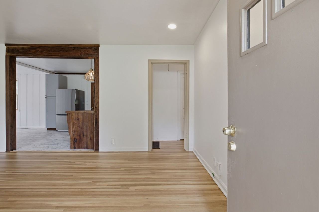 2923 Dunmore Dr - Photo 5 of 35