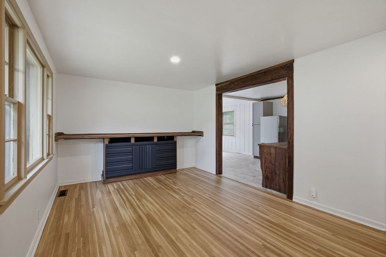 2923 Dunmore Dr - Photo 7 of 35