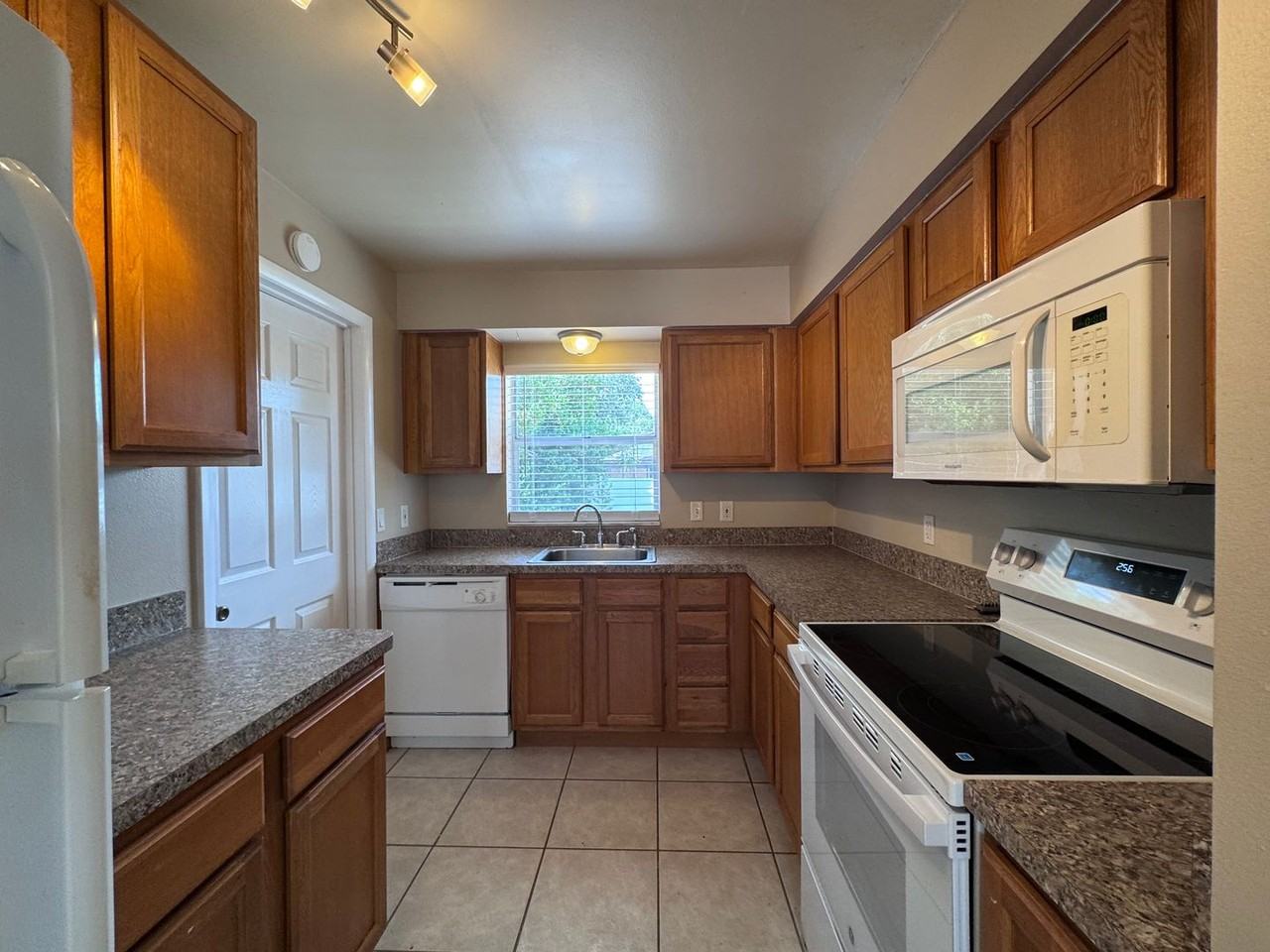 540 El Dorado Way - Photo 6 of 16
