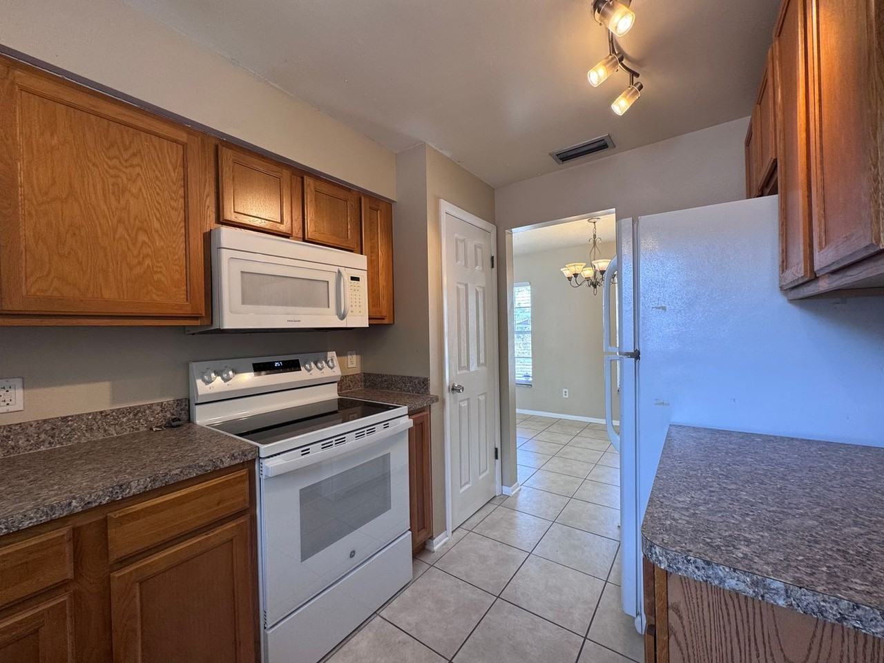 540 El Dorado Way - Photo 7 of 16