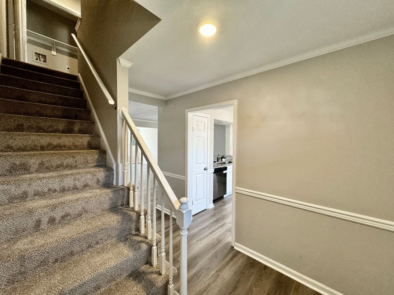 1654 Mantane Arch - Photo 7 of 49