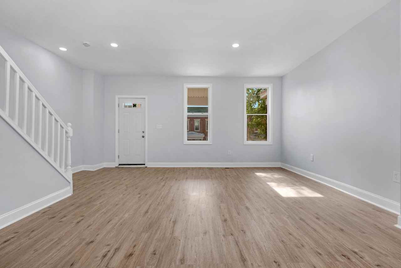 510 N Edgewood St - Photo 5 of 27