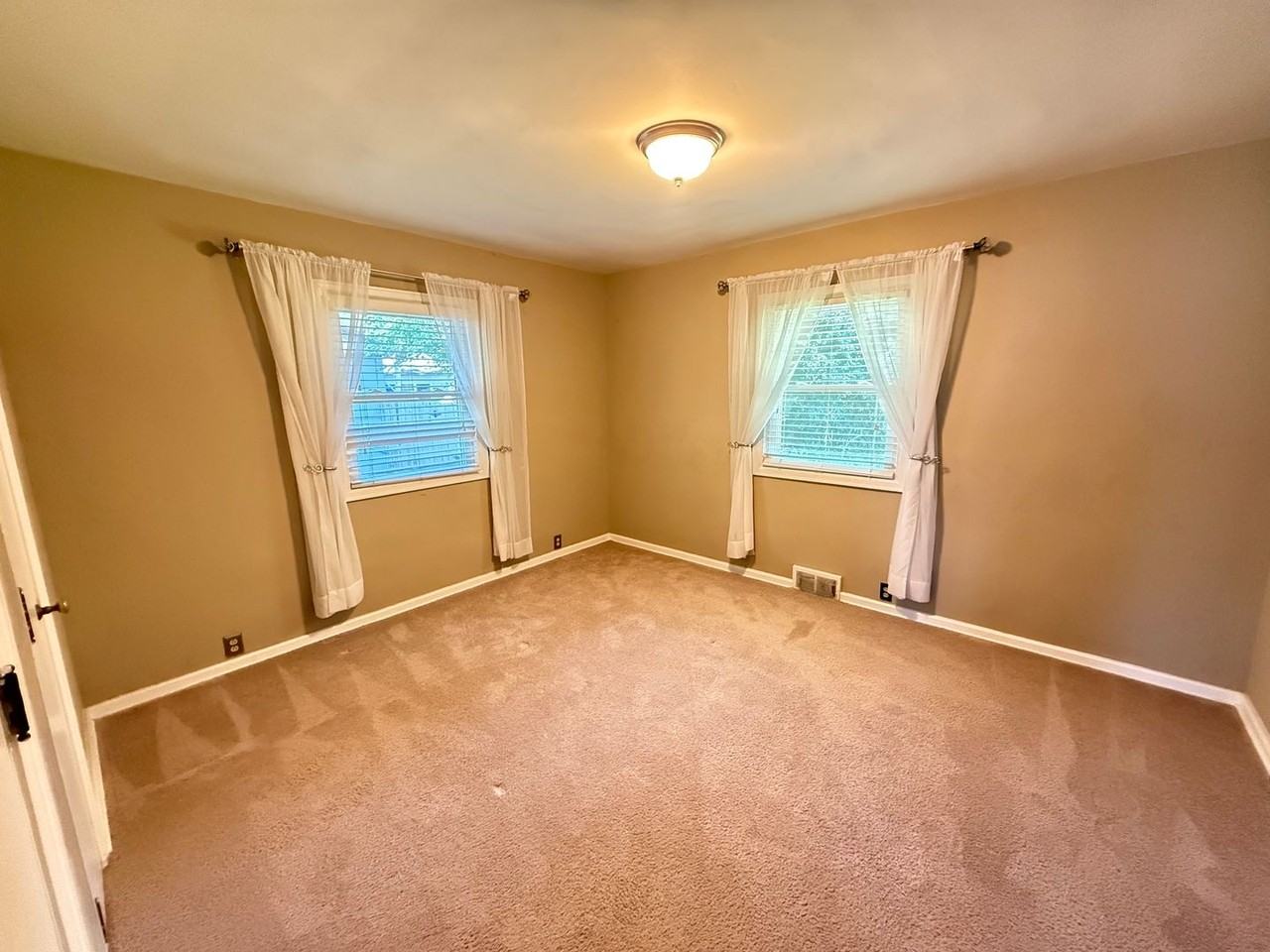 10 University Ct - Photo 6 of 10