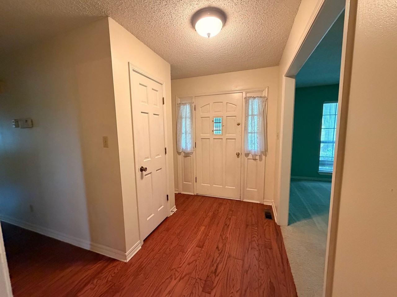 319 Tanglewood Dr - Photo 2 of 16