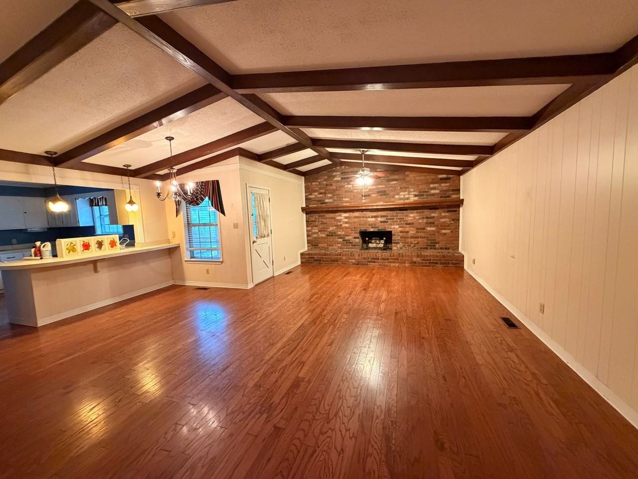 319 Tanglewood Dr - Photo 4 of 16