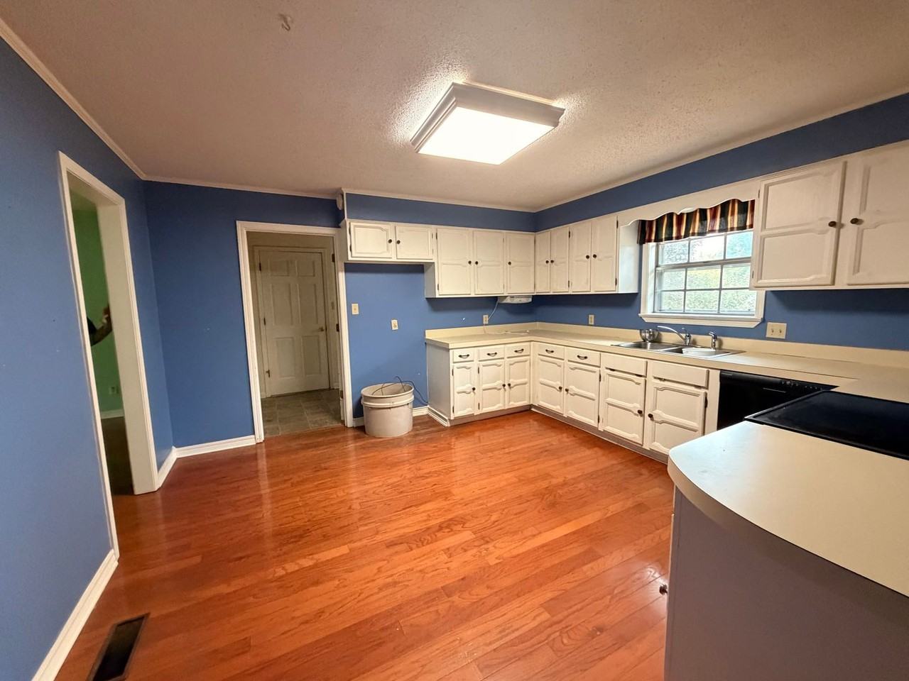 319 Tanglewood Dr - Photo 5 of 16