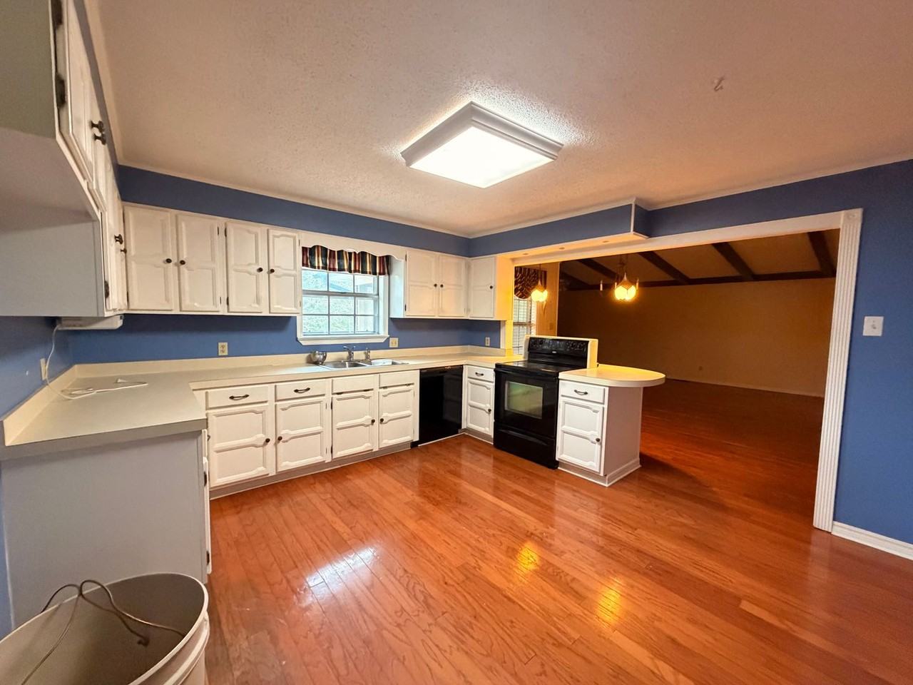319 Tanglewood Dr - Photo 6 of 16