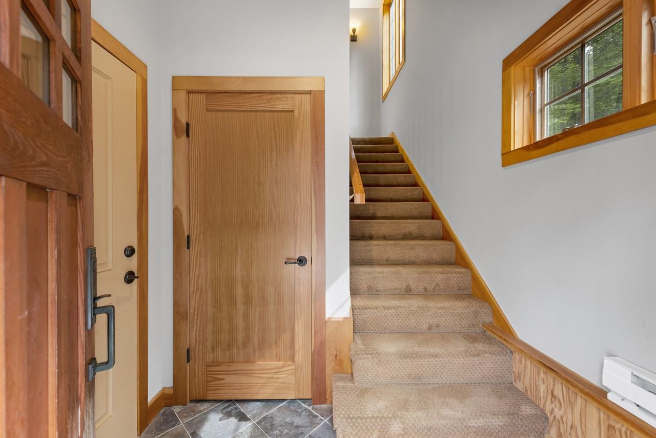 20 Circle Dr - Photo 3 of 26