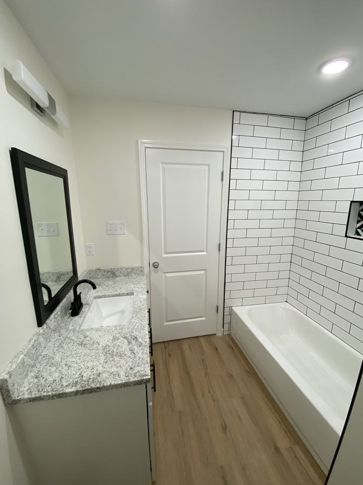 628 E Tombigbee St - Photo 5 of 11
