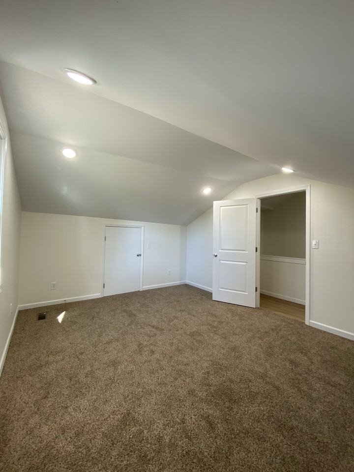 628 E Tombigbee St - Photo 7 of 11