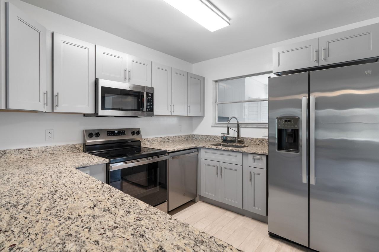 2331 Ne 15th Ct - Photo 2 of 24