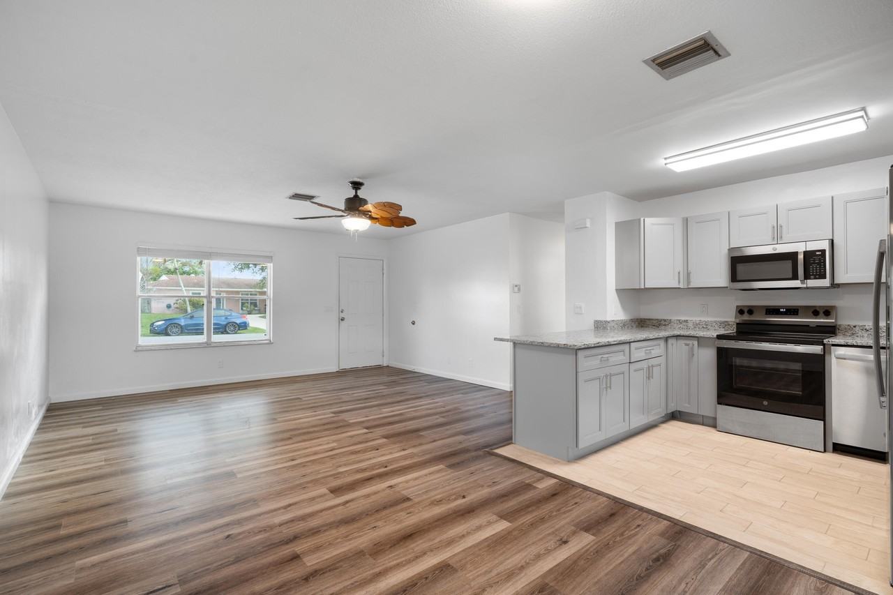 2331 Ne 15th Ct - Photo 3 of 24