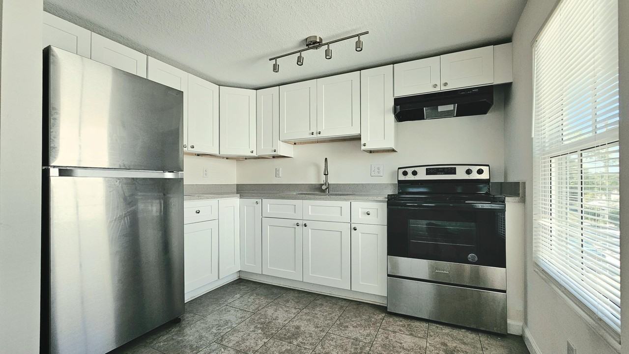 914 10th St #C - Photo 7 of 28