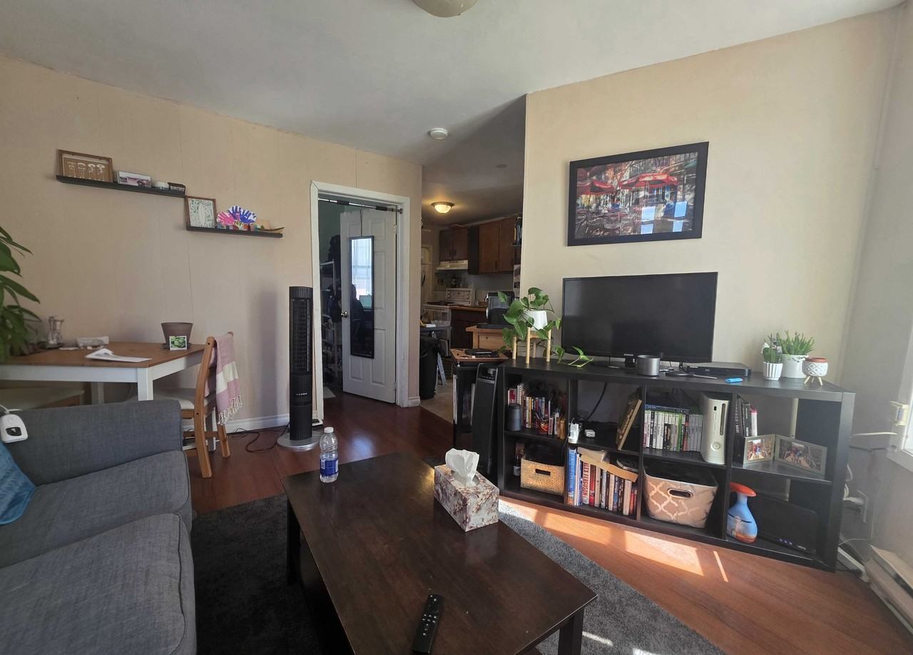 406 Barrie St #406-1 - Photo 3 of 9