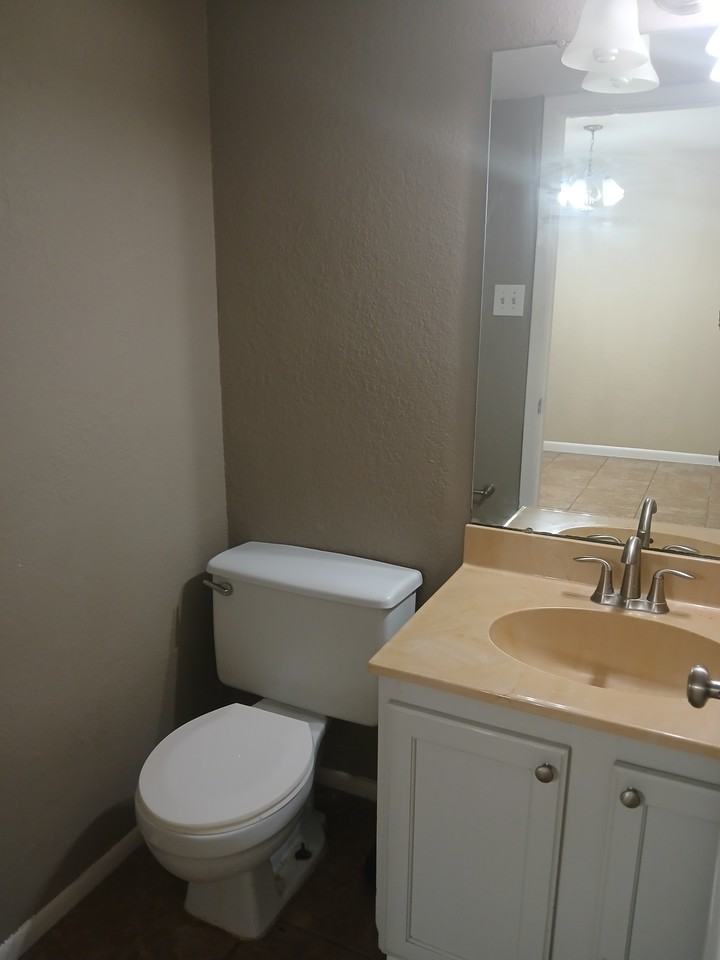5101 Middlecoff Rd #5 - Photo 7 of 16