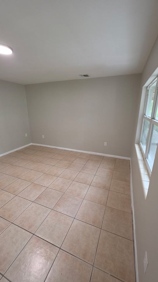 217 Beale St - Photo 4 of 7