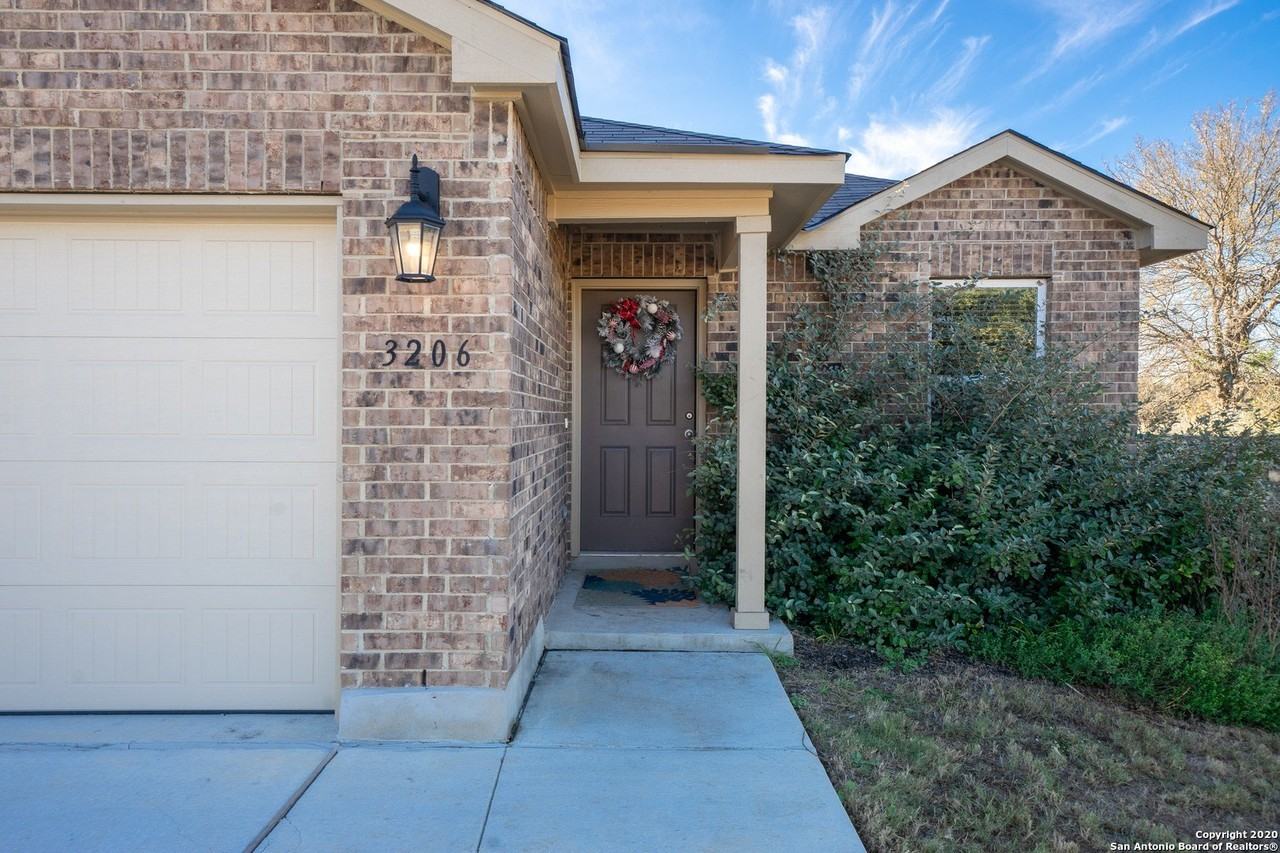 3206 Shane Rd - Photo 2 of 16