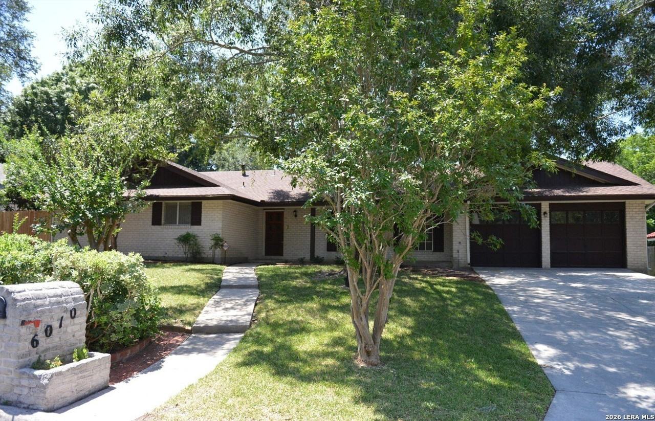 6010 Windhaven Dr - Photo 2 of 15