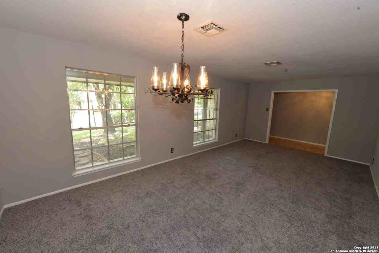6010 Windhaven Dr - Photo 3 of 15