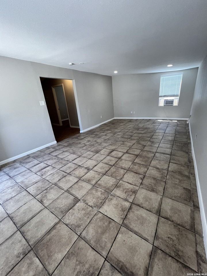 319 Harding Pl #2 - Photo 4 of 27