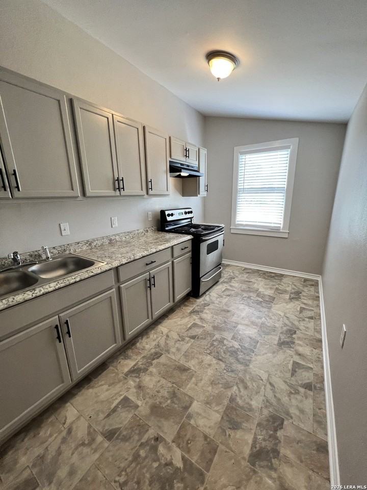 319 Harding Pl #2 - Photo 5 of 27
