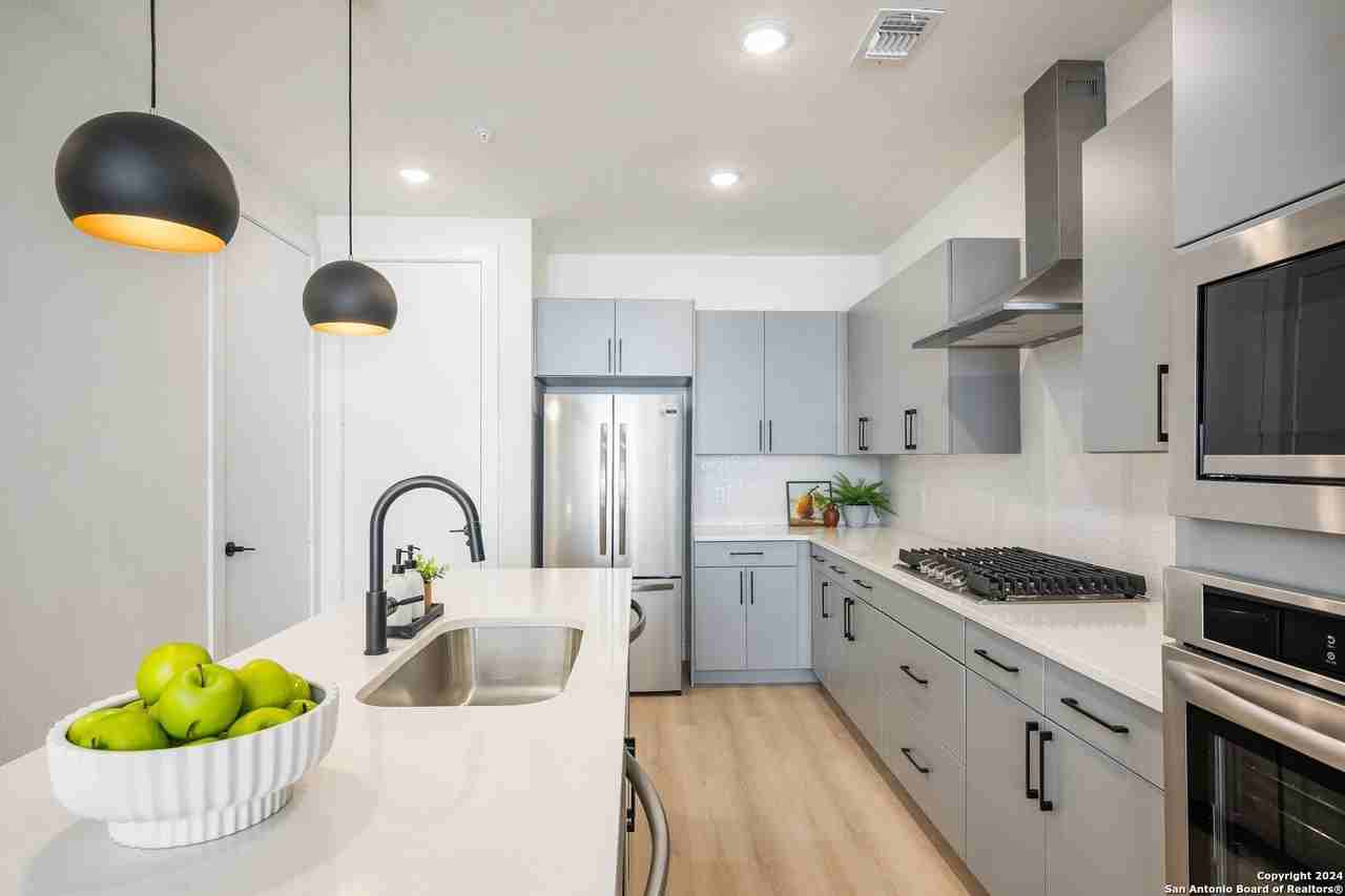 719 E Locust St #2104 - Photo 4 of 22