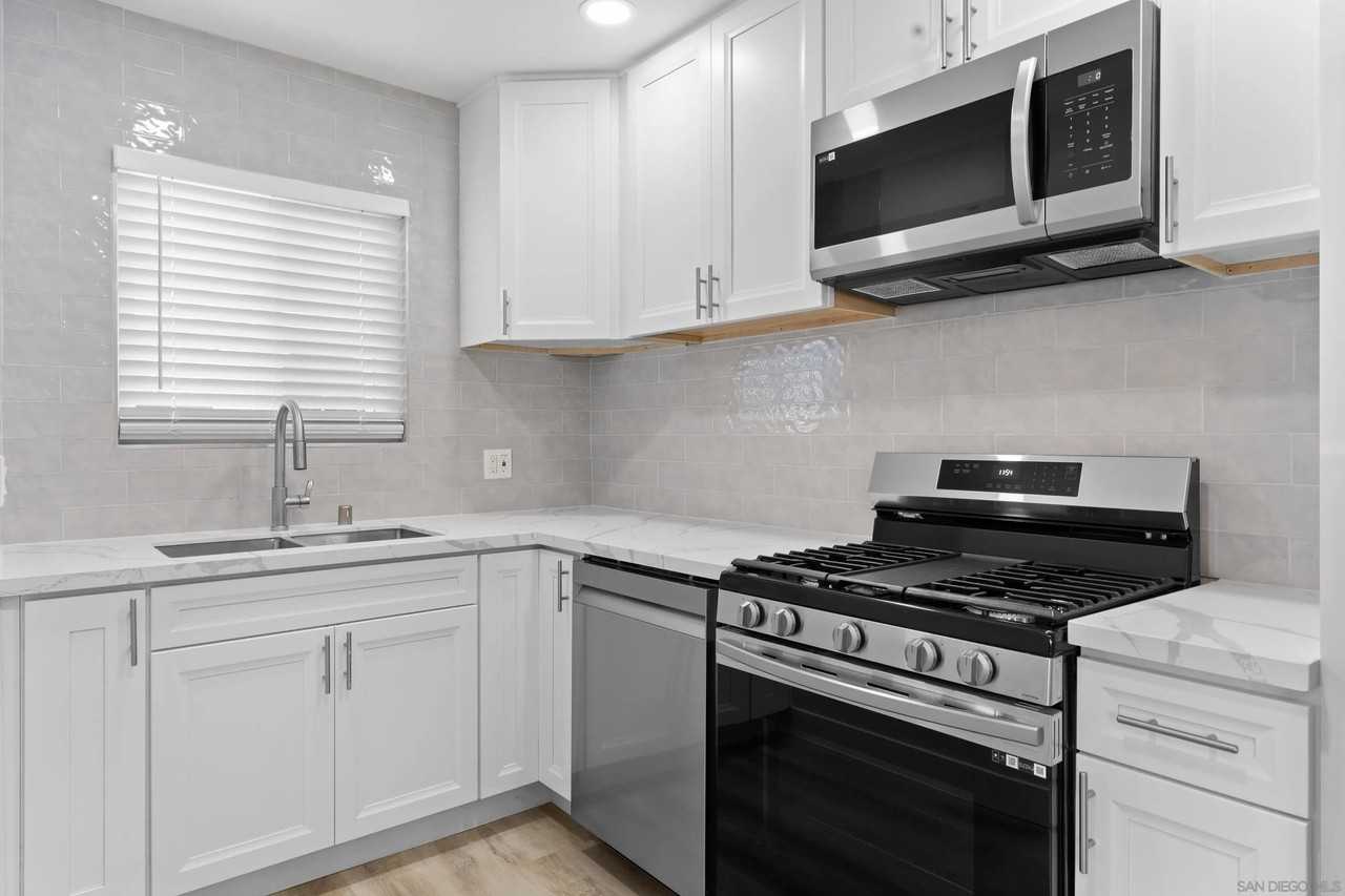 3823 Marlborough Ave - Photo 2 of 4