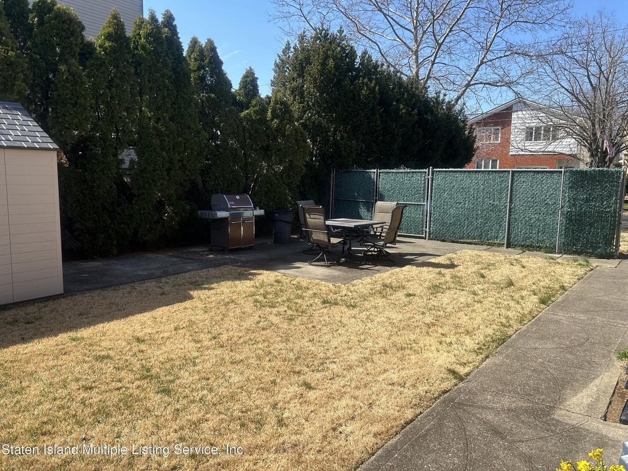 204 Ross Ave - Photo 3 of 11