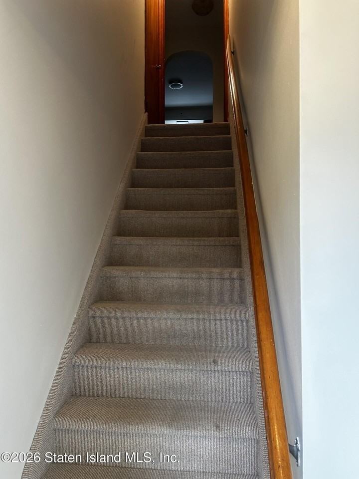 204 Ross Ave - Photo 4 of 11